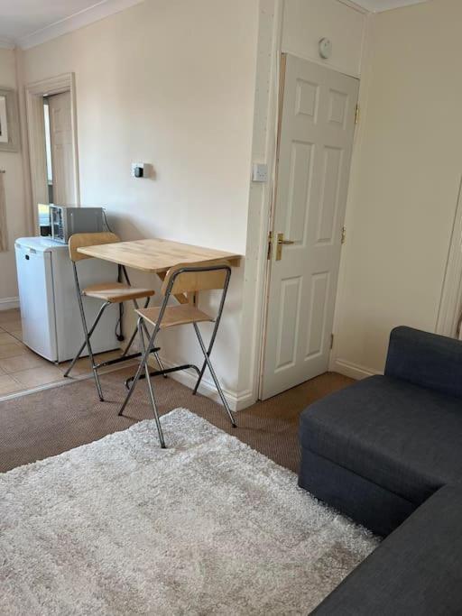 1 Bedroom Flat Sleeps 4 In Abingdon Oxfordshire Exteriör bild